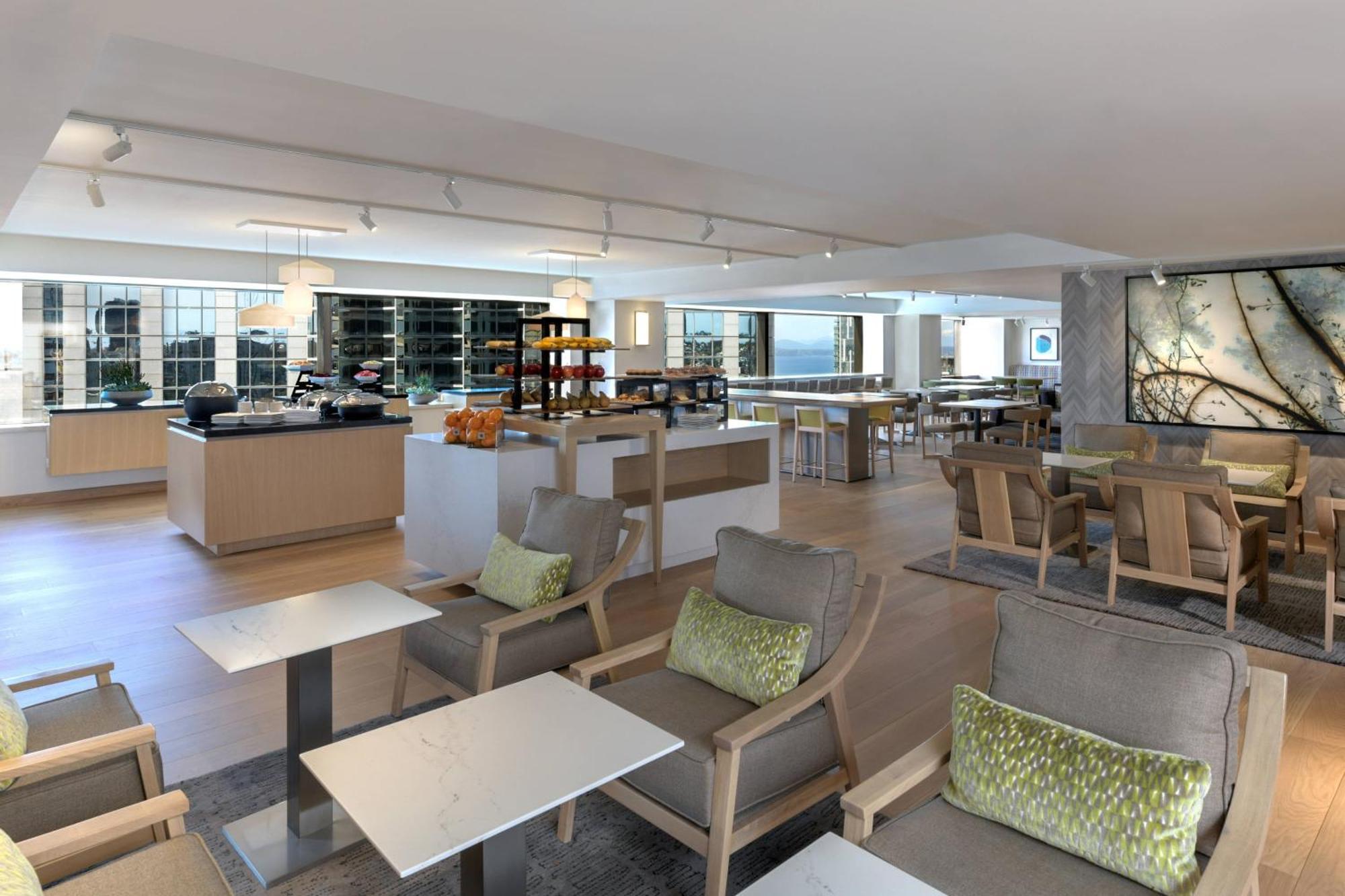 Sheraton Grand Hotel 4*